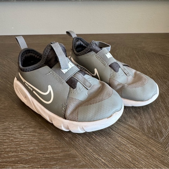 Nike Flex Runner 2 Sneakers Toddler SZ 9C Shoes DJ6039-003 Gray - Picture 1 of 6